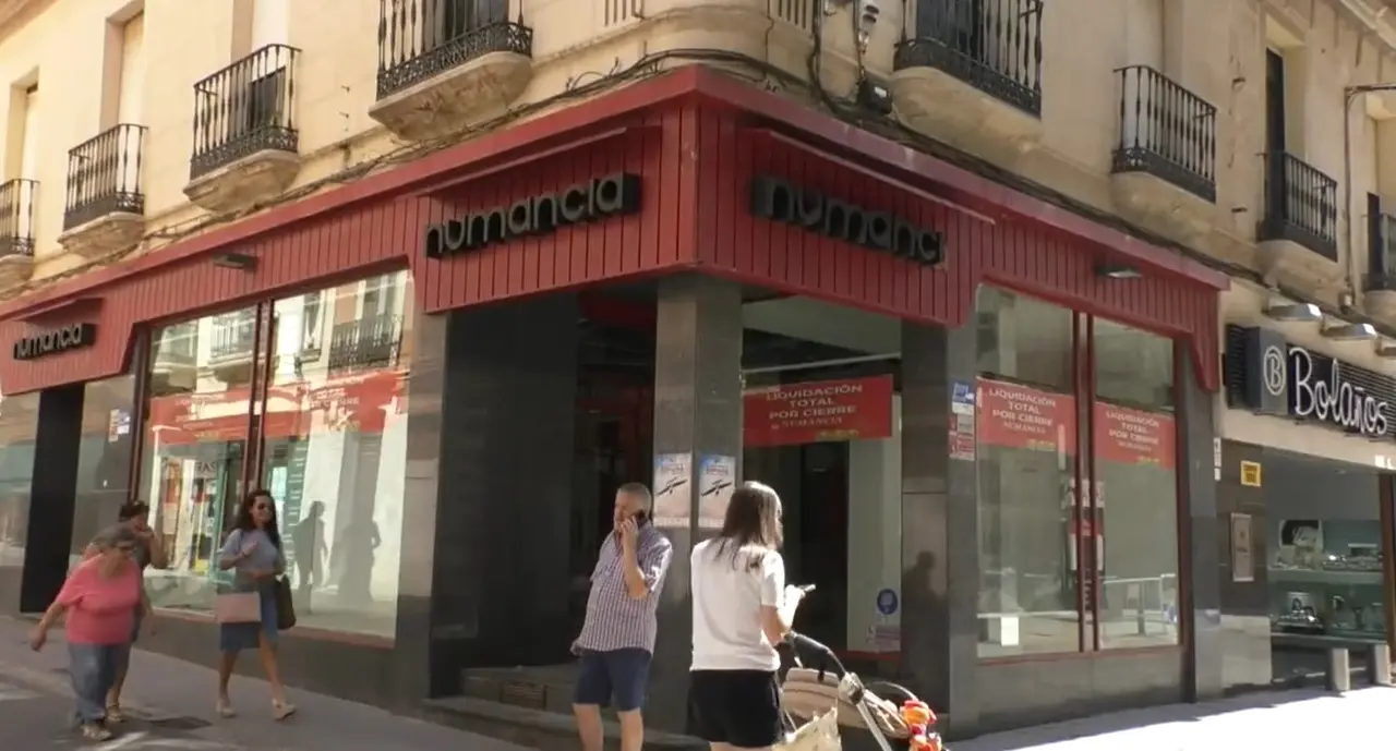 La demolici&oacute;n continuar&aacute; aplaz&aacute;ndose