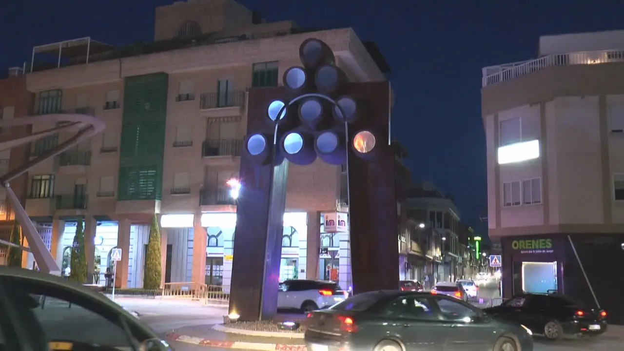 Puerta del Vino teñida de azul