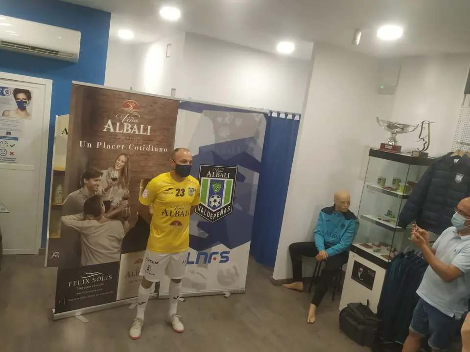 Presentación de las equipaciones del Viña Albali Valdepeñas de la temporada 2021-22