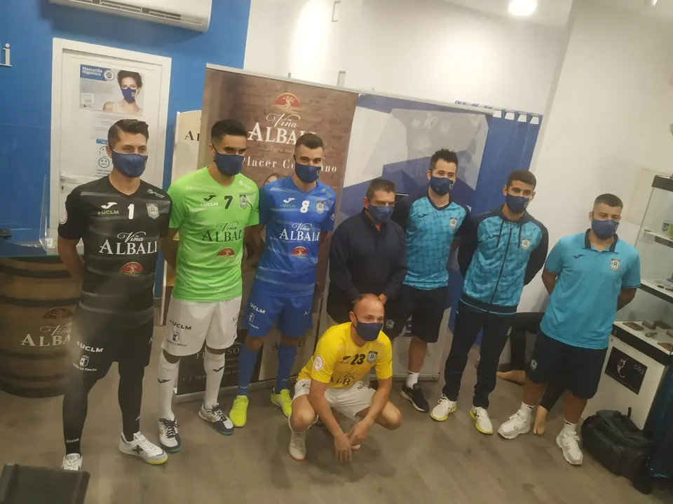 360f1028-edee-4b50-bbbd-Presentación de las equipaciones del Viña Albali Valdepeñas de la temporada 2021-22