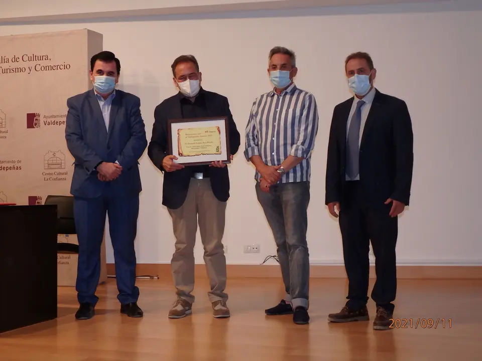 Acto del Valdepeñero Ausente