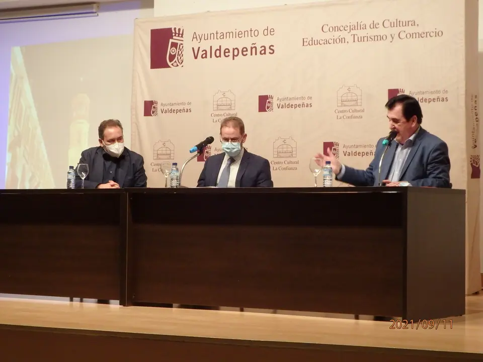 Acto del Valdepeñero Ausente