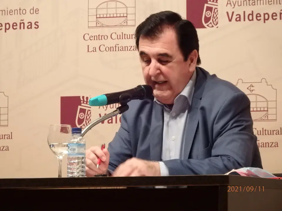 Acto del Valdepeñero Ausente