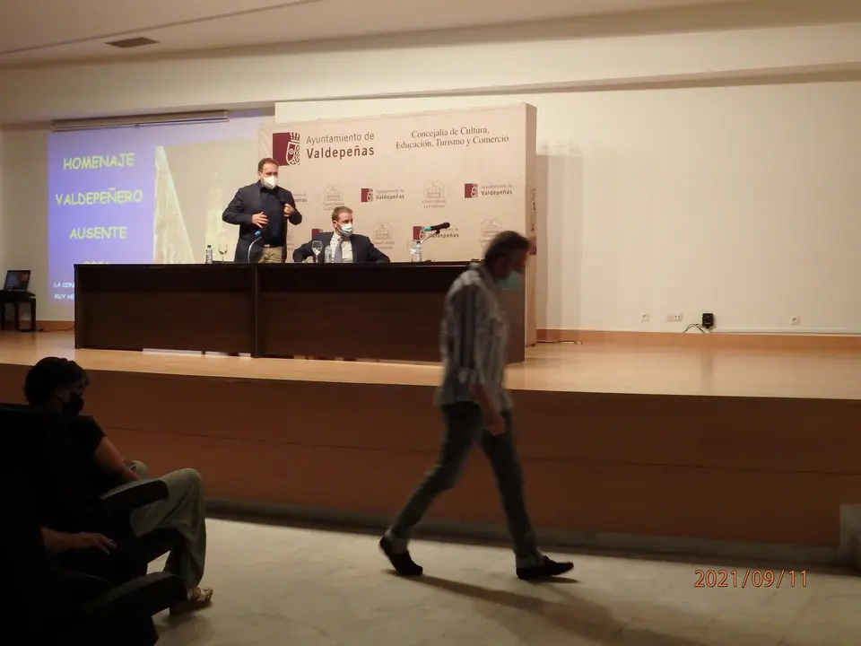 Acto del Valdepeñero Ausente