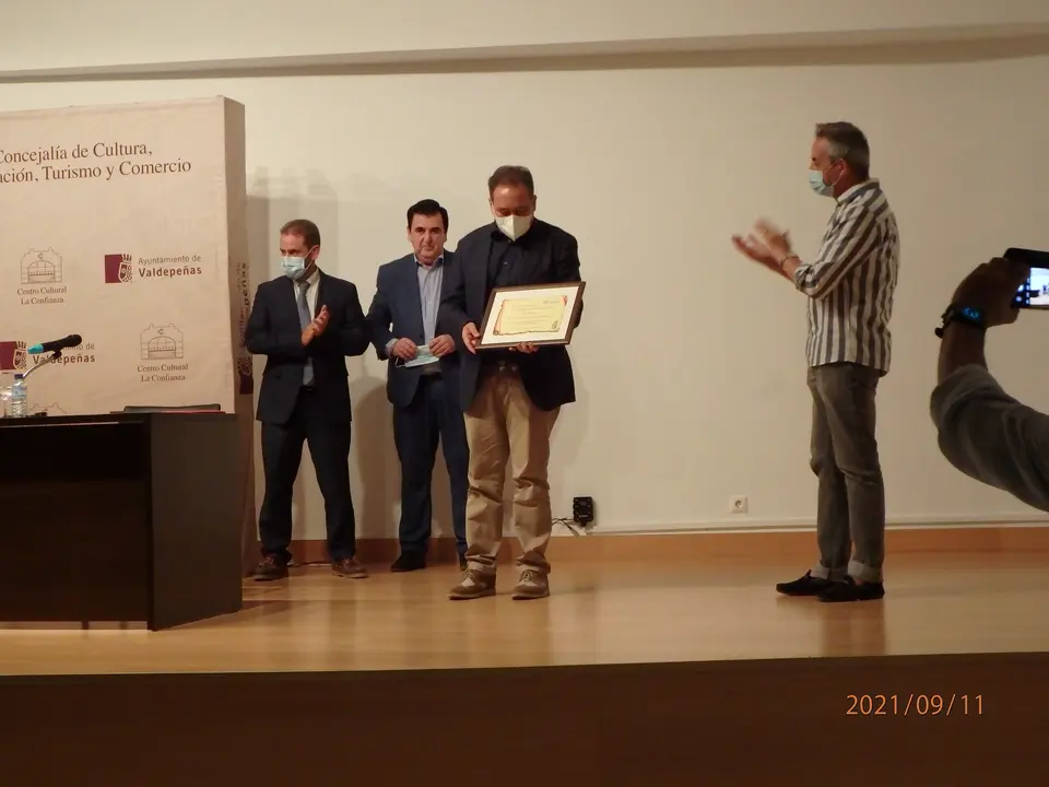 Acto del Valdepeñero Ausente