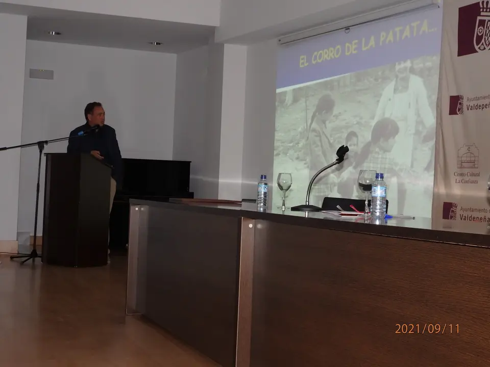 Acto del Valdepeñero Ausente