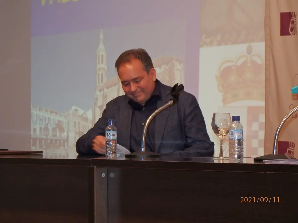 Acto del Valdepeñero Ausente