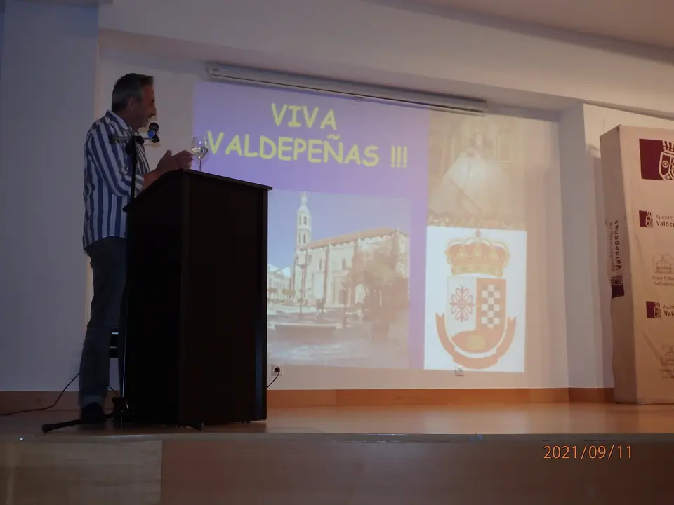 Acto del Valdepeñero Ausente