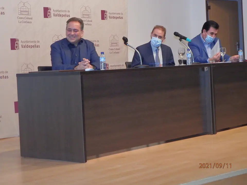 Acto del Valdepeñero Ausente