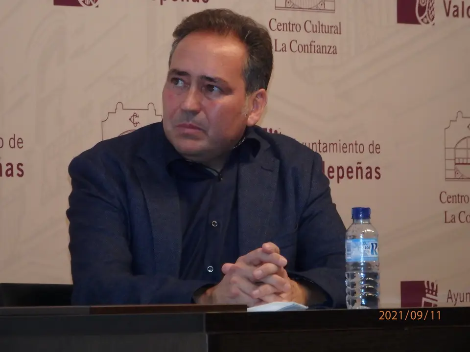 Acto del Valdepeñero Ausente