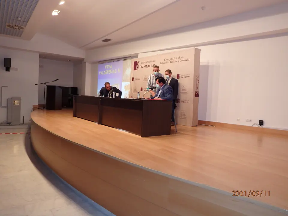 Acto del Valdepeñero Ausente