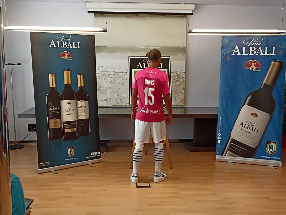 Segunda equipación del Viña Albali Valdepeñas 2022-2023