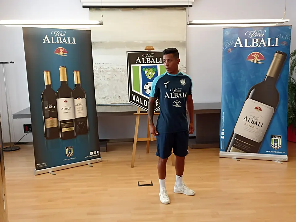 Camiseta de entrenamiento de los jugadores de pista del Viña Albali Valdepeñas 2022-2023