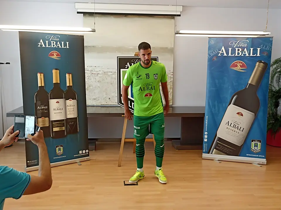 Primera equipación de portero del Viña Albali Valdepeñas 2022-2023