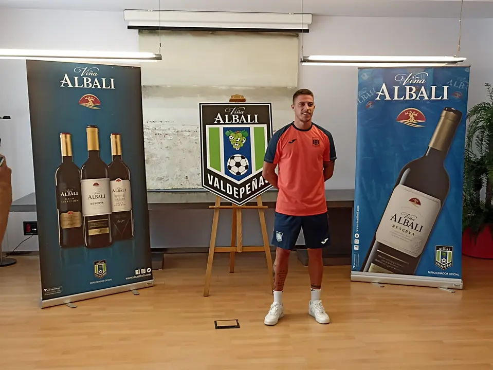 Ropa de calle del Viña Albali Valdepeñas 2022-2023