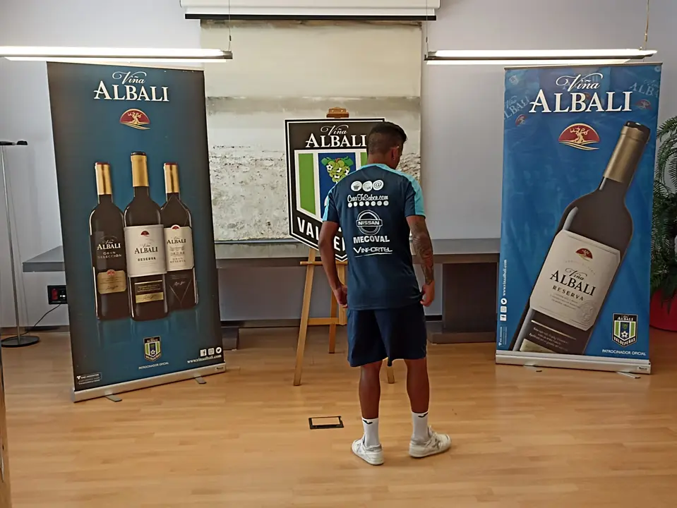 Camiseta de entrenamiento de los jugadores de pista del Viña Albali Valdepeñas 2022-2023