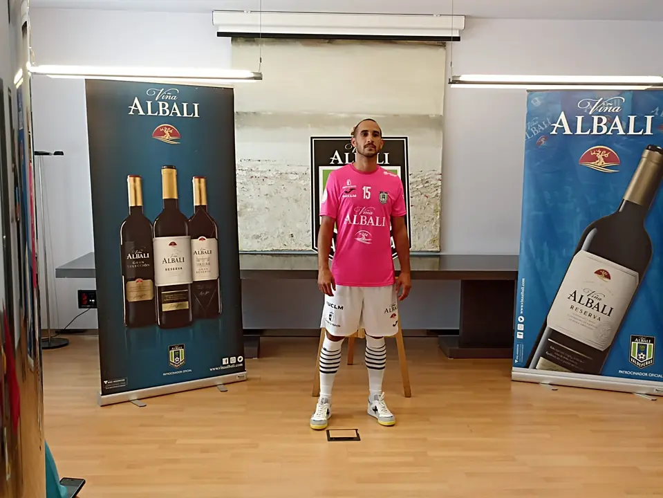 Segunda equipación del Viña Albali Valdepeñas 2022-2023