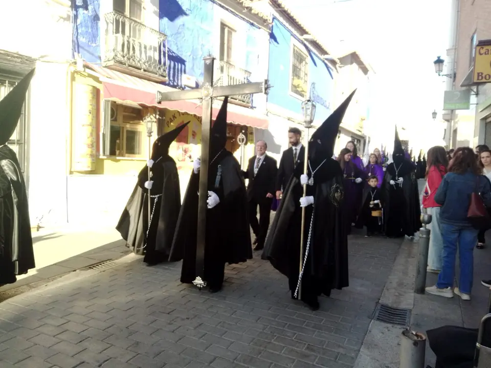 Procesi&oacute;n S&aacute;bado Santo Hermandad de la Soledad Semana Santa de Valdepe&ntilde;as (8)