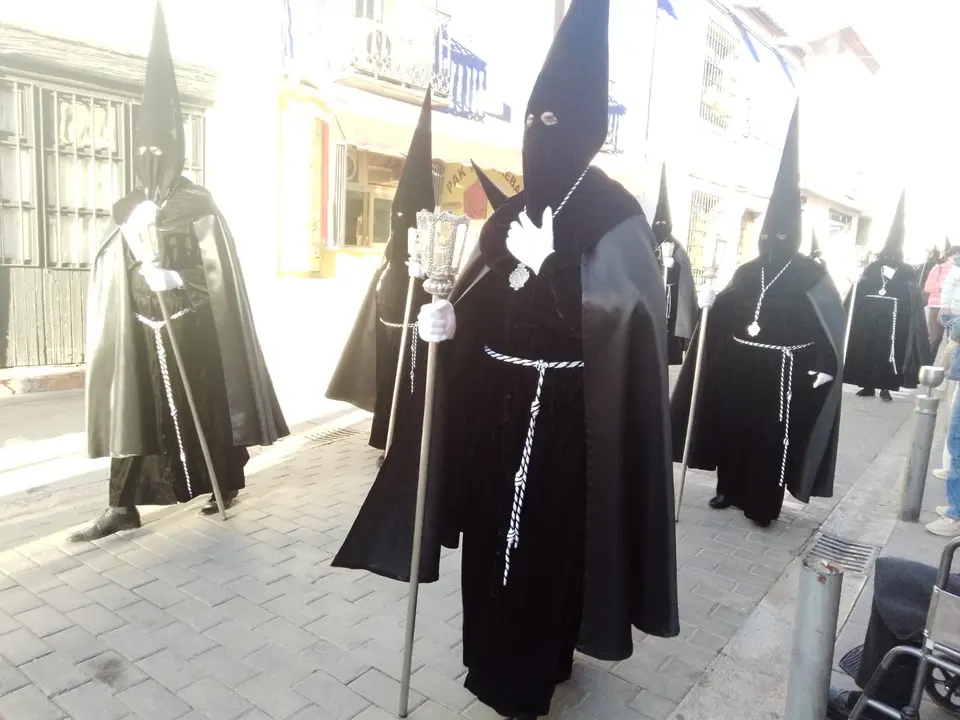 Procesi&oacute;n S&aacute;bado Santo Hermandad de la Soledad Semana Santa de Valdepe&ntilde;as (7)