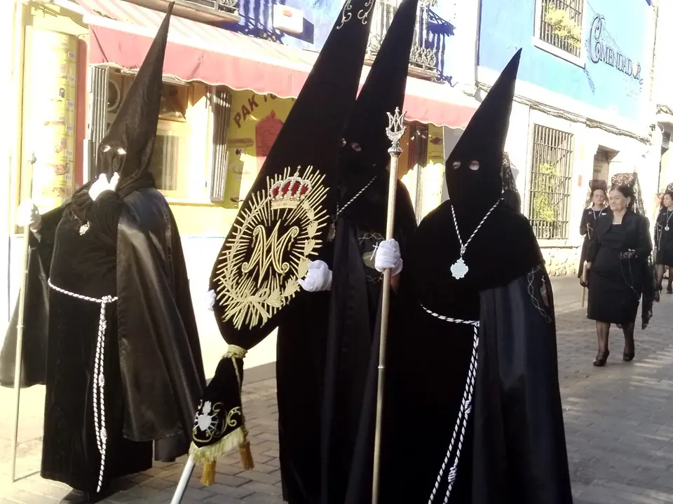Procesi&oacute;n S&aacute;bado Santo Hermandad de la Soledad Semana Santa de Valdepe&ntilde;as (6)