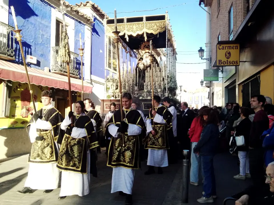 Procesi&oacute;n S&aacute;bado Santo Hermandad de la Soledad Semana Santa de Valdepe&ntilde;as (5)
