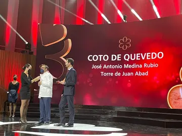 José Antonio Medina del Coto de Quevedo recibiendo su Estrella Michelín