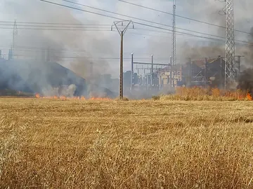 Fuego entre el Mirador de la Venta el aire y la subestación eléctrica