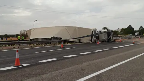 Camión accidentado en la A-4 (Valdepeñas)