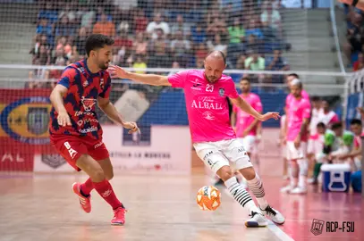 Nano con el balón en el Viña Albali Valdepeñas 7-4 Alzira del Trofeo Viña Albali 2022
Foto: ACP-FSV
