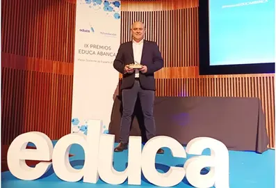 El profesor Jos&eacute; Jim&eacute;nez Mu&ntilde;oz