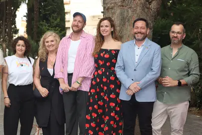 Rodrigo y Broce&ntilde;o junto a representantes LGTBIQ+