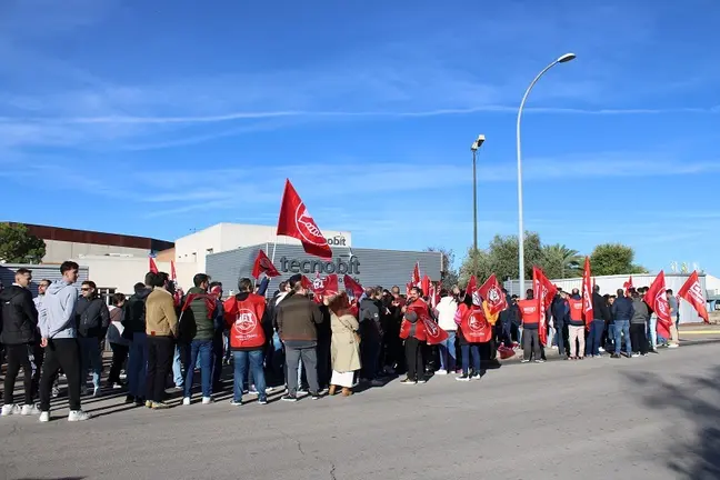 031125 VA-HUELGA TECNOBIT