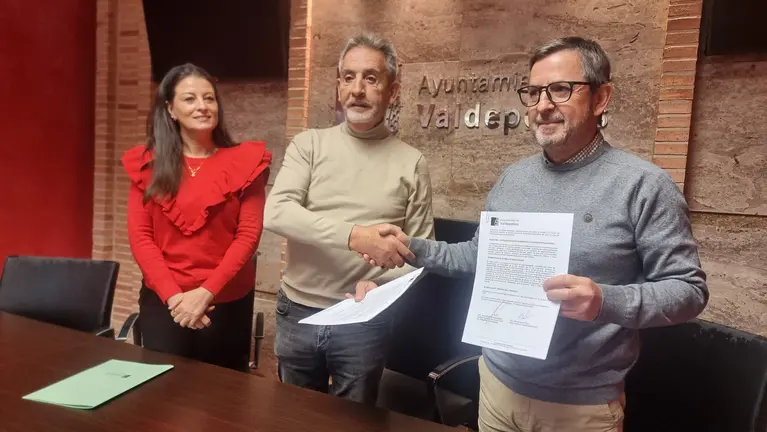 FIRMA CONVENIO CÁRITAS (2)