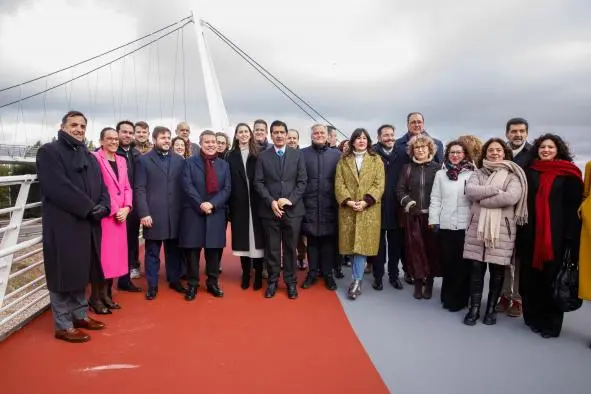 p1jd2v0p4b1ktr1o2b1g91984dee4 (1)