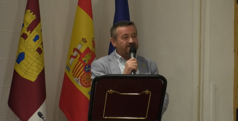 Domingo Fern&aacute;ndez en el acto de clausura