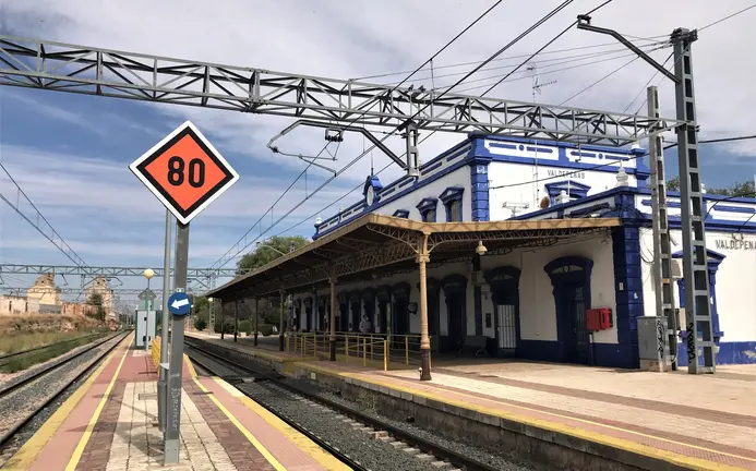 Estaci&oacute;n de tren de Valdepe&ntilde;as