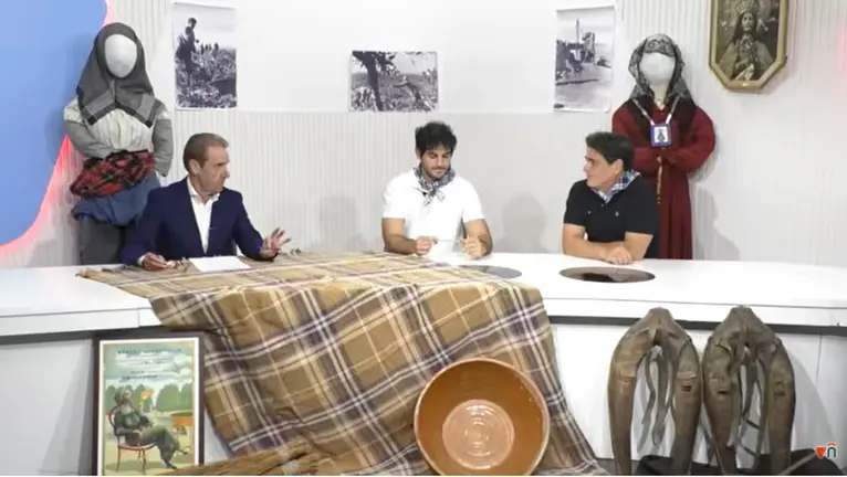 Los concejales de Unidas por Valdepe&ntilde;as en una entrevista en TeleValdepe&ntilde;as con motivo dle inicio de las Fiestas del Vino