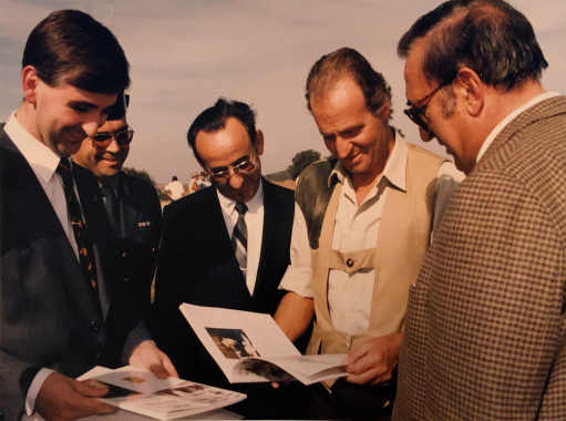 De izquierda a derecha, Ángel López, el capitán José Herrera, Francisco Rabadán, el rey D. Juan Carlos y D. Esteban un 30 de noviembre de 1988 en la finca “Encomienda de Mudela”