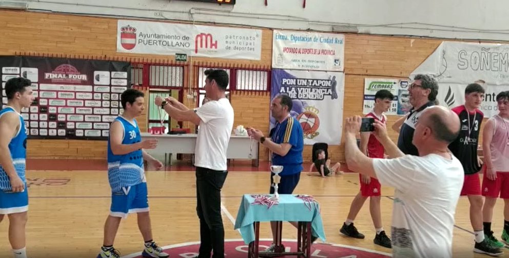 Triunfo del Baloncesto Valdepeñas Cadete en Puertollano
