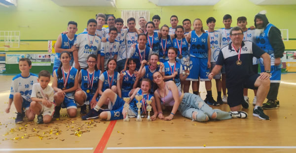 Conjunto Cadete Masculino y Alevín Femenino del Club de Baloncesto Valdepeñas