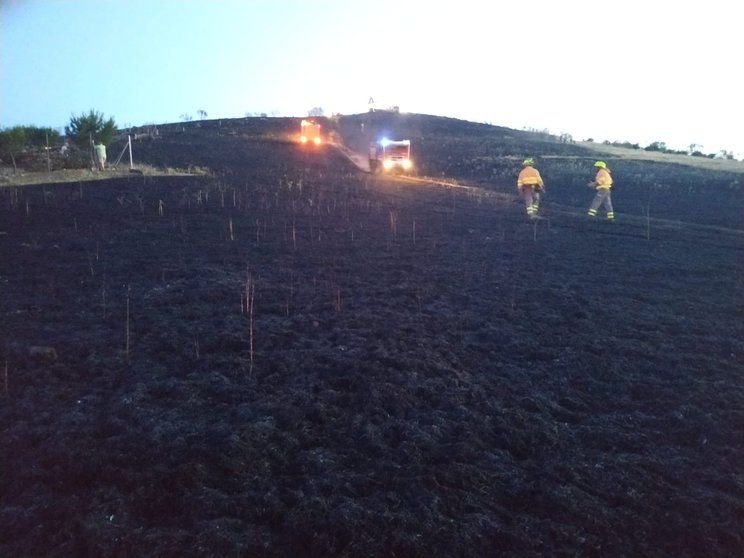 Incendio ya extinguido en el cerro de San Roque de Santa Cruz de Mudela