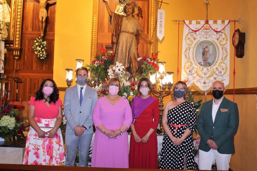 El equipo de Gobierno de Villarta, acompañado por la delegada provincial de la JCCM, el año pasado en la festividad de San Juan