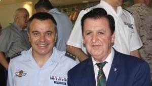 El general Juan Carlos Sánchez Delgado junto al periodista Ángel López