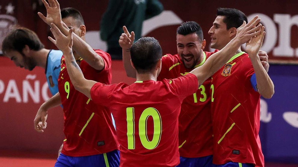 La Selección Española celebrando el gol de Chino

Foto: RTVE
