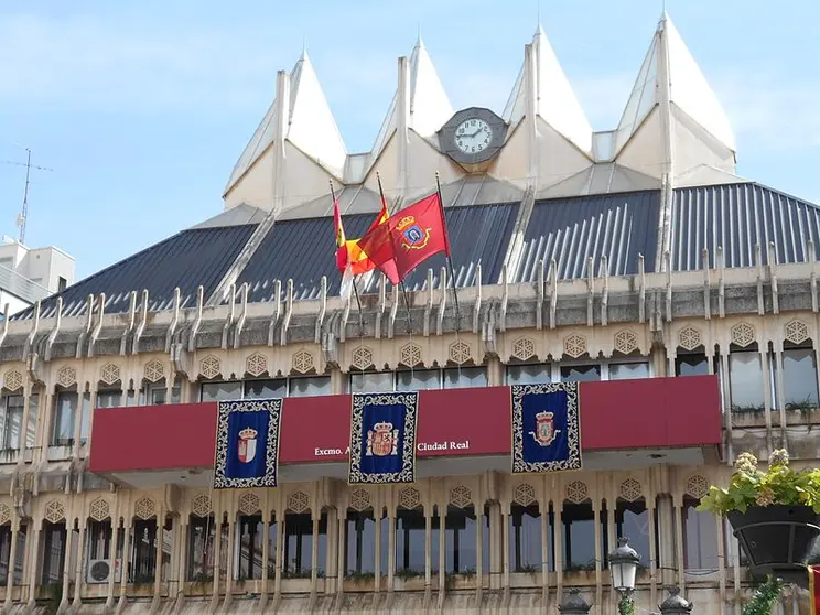 Ayuntamiento de Ciudad Real 
https://creativecommons.org/share-your-work/licensing-considerations/compatible-licenses 

Foto: Kuzari Kagan