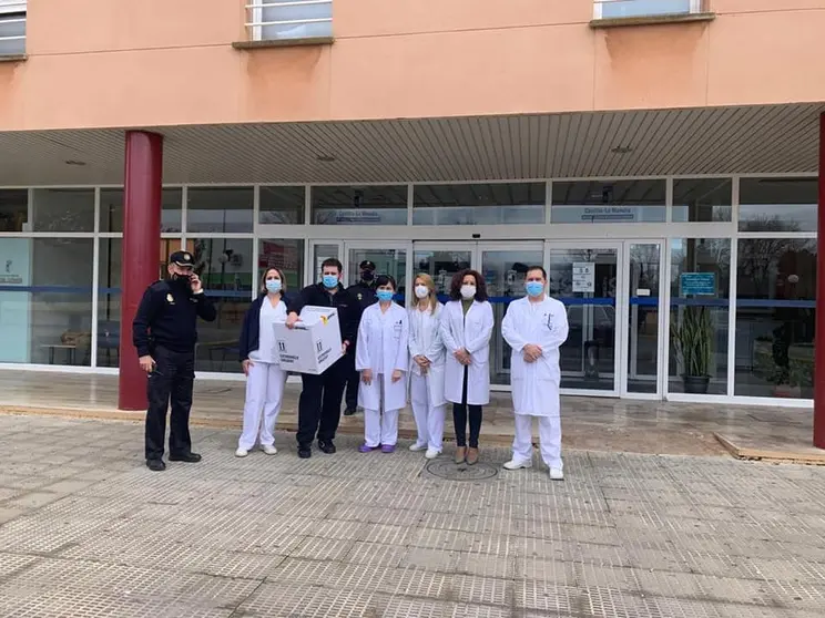 Llegada de las vacunas al Hospital de Valdepeñas