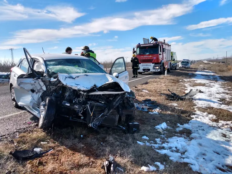 Accidente en la carretera que una Campo de Criptana y Pedro Muñoz
Foto: Bomberos de Alcázar