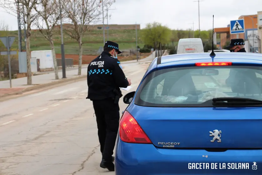 Policía Local de La Solana durante un control de esta campaña