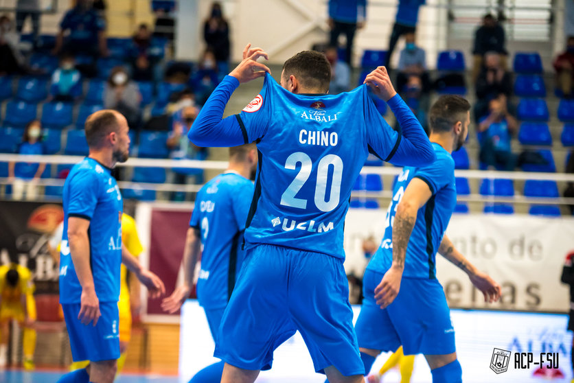 Chino celebrando su segundo gol en el Viña Albali Valdepeñas 7-2 Peñíscola

Foto: ACP-FSV
