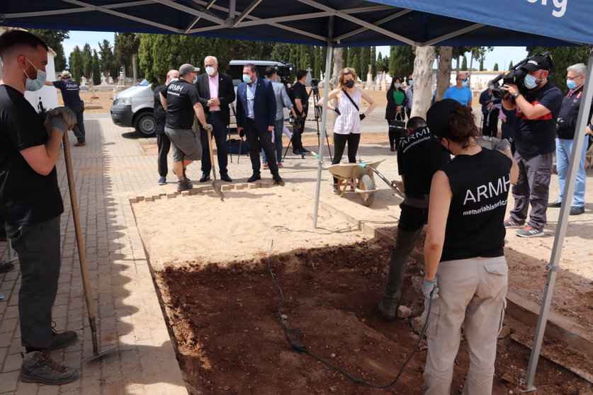 Exhumación en Manzanares